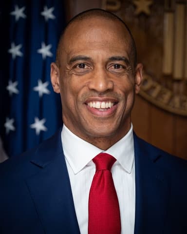 Official portrait of Scott Turner