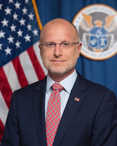 Official portrait of Brendan Carr