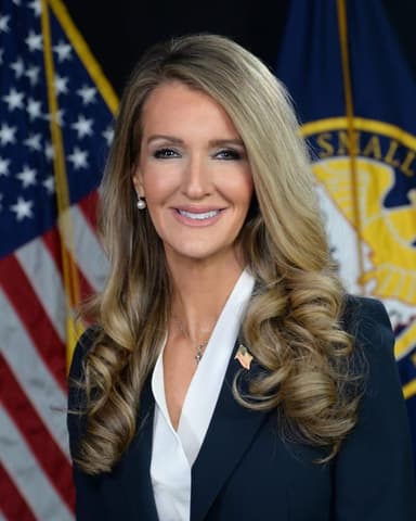 Official portrait of Kelly Loeffler
