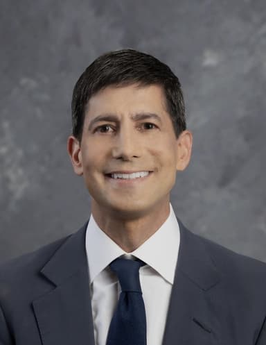 Official portrait of Kevin Warsh
