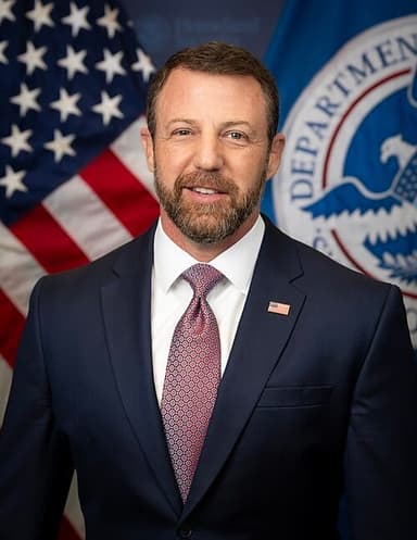 Official portrait of Markwayne Mullin